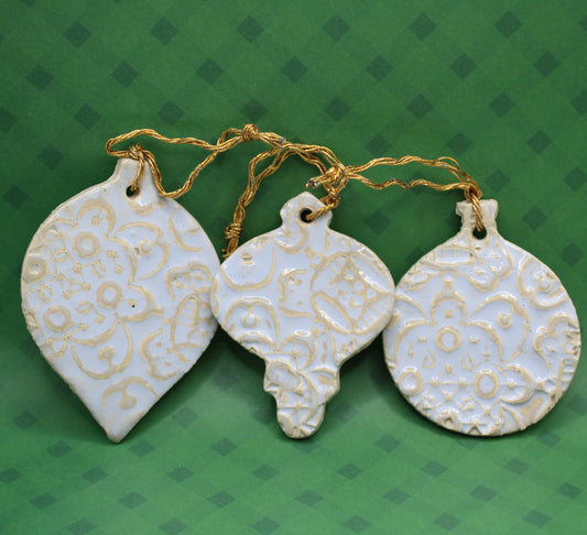 White Lace Pattern Ornament Set